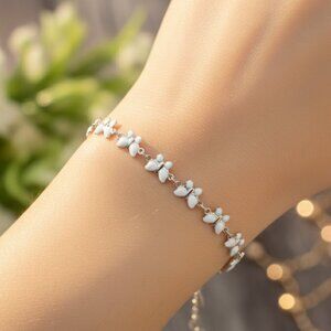 "Trendy Handmade Bracelet – A Stylish Gift for Women & Girls, MAR091086
